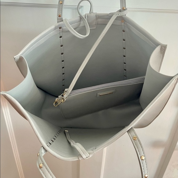 NWT 2 Piece Shiraleah “Mel” Tote and Wristlet - Picture 4 of 7